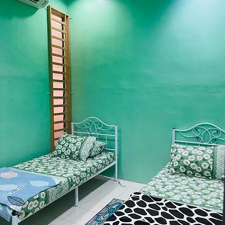 Mak Kuntum Homestay Sungai Petani Buitenkant foto