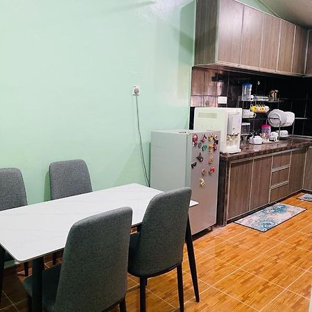 Mak Kuntum Homestay Sungai Petani Buitenkant foto