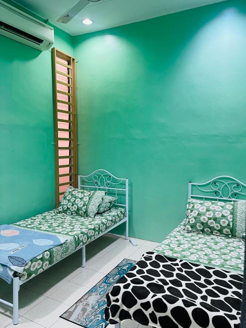 Mak Kuntum Homestay Sungai Petani Buitenkant foto