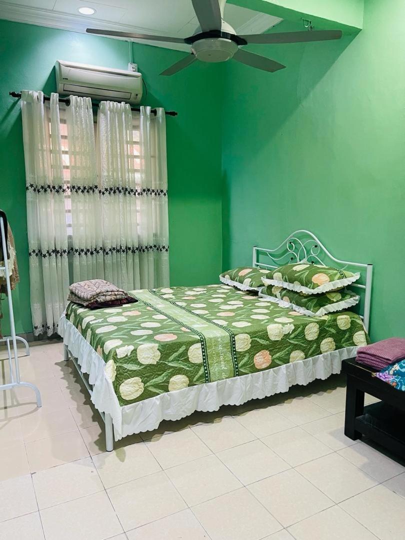 Mak Kuntum Homestay Sungai Petani Buitenkant foto