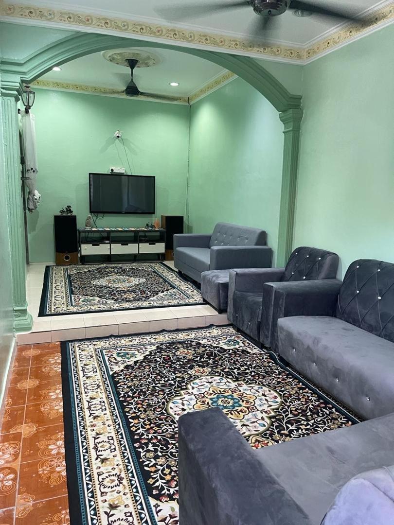 Mak Kuntum Homestay Sungai Petani Buitenkant foto